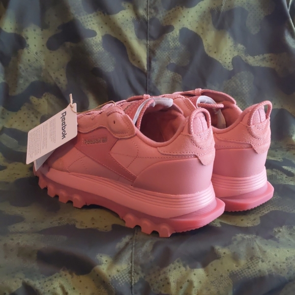 NWT Edgy Reebok Classic Leather Cardi B Shoes - Picture 5 of 8